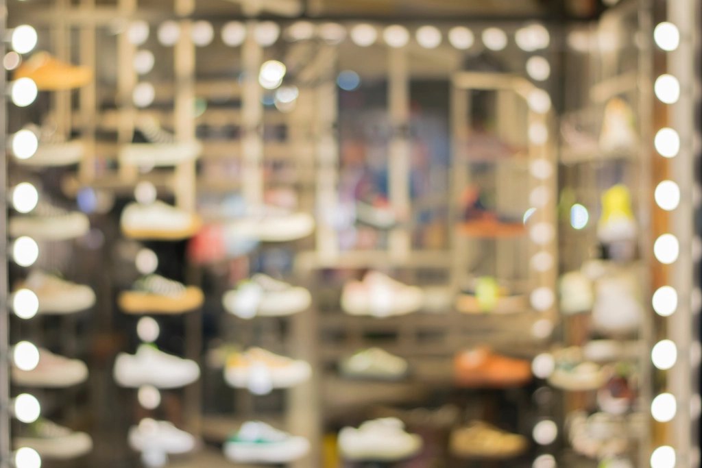 Free blurred shoe shop image
